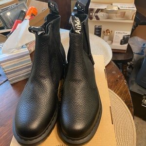 Dr. Marten’s air wair with bouncing soles size 9